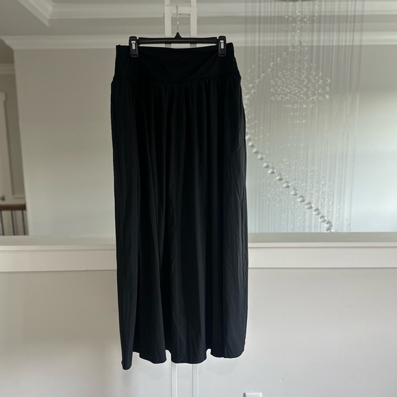 Halara maxi skirt with built in shorts - Picture 1 of 6